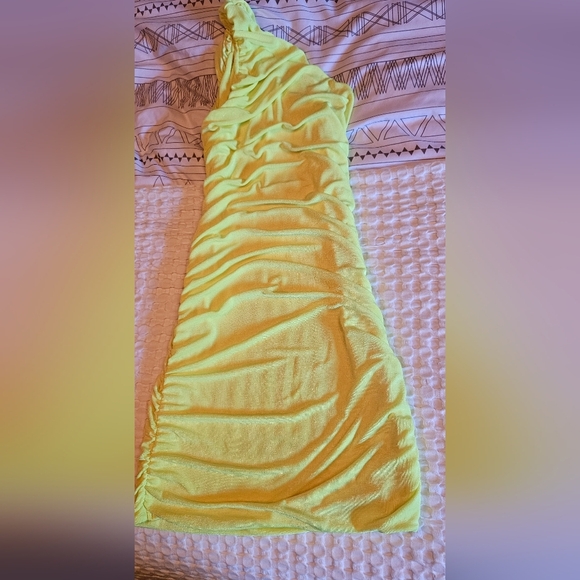 One-Shoulder Yellow Dress - Picture 2 of 6